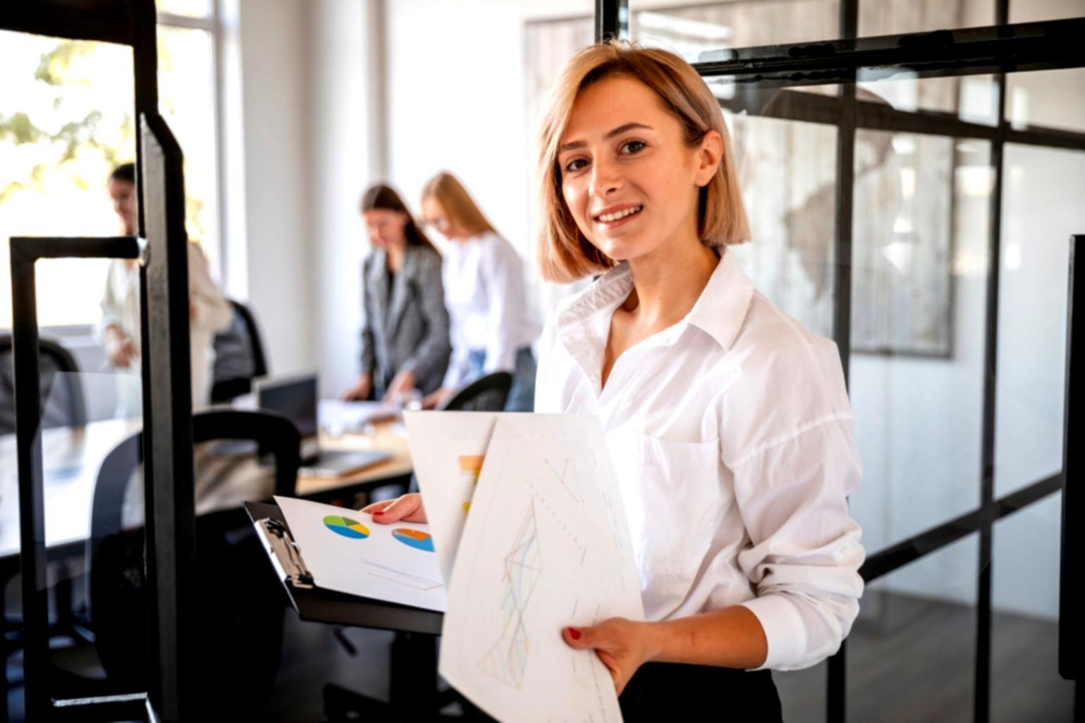 Finanzanalyst bei der Arbeit mit Bewertungsmodellen